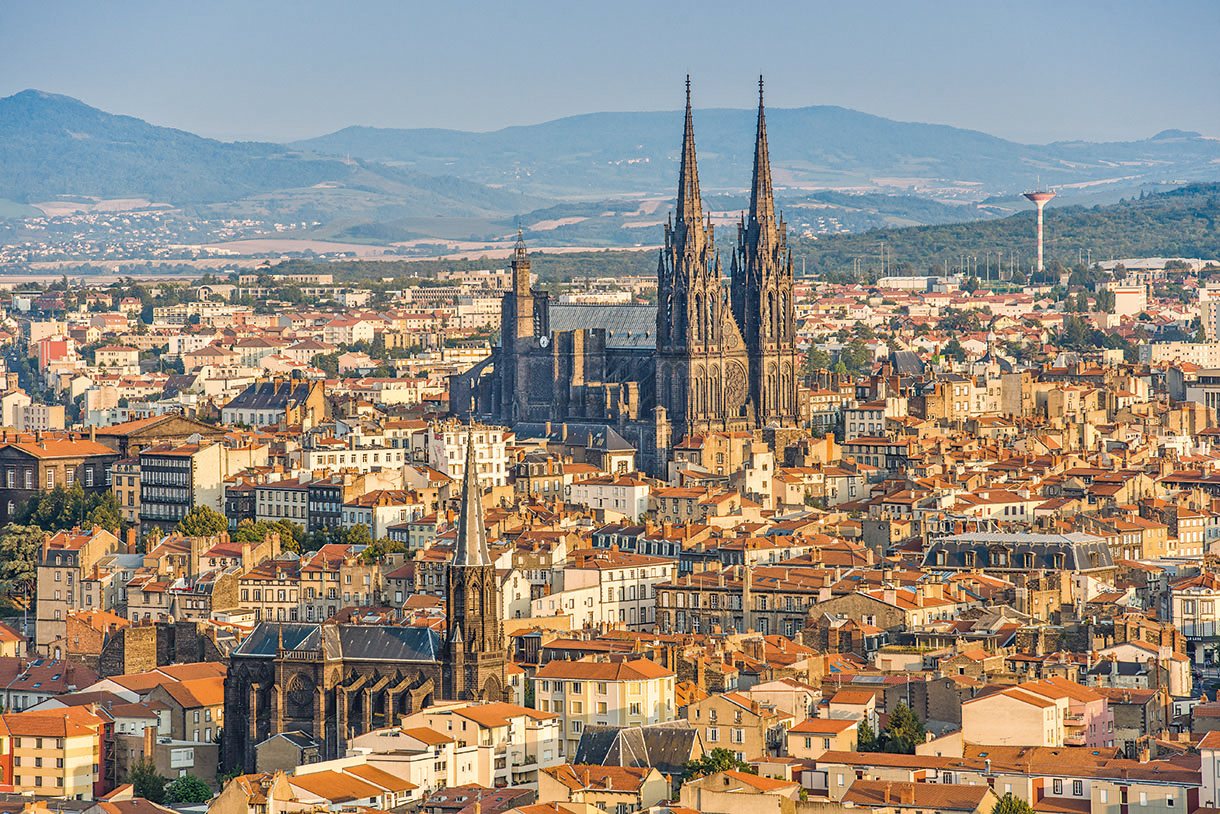 La cathédrale noire en pierre de Volvic à Clermont-Ferrand