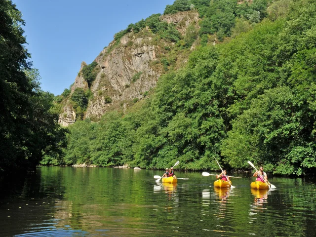 Descente en canoë-kayak sur la Sioule près du Pont de Menat