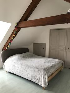 Première chambre à l’étage avec lit de 160 cm